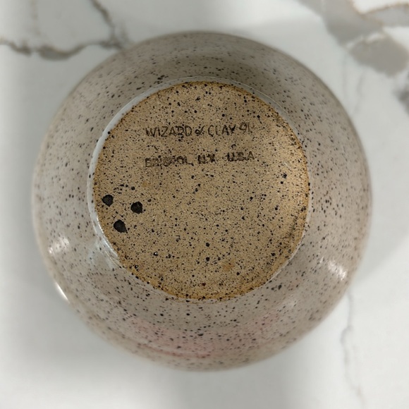 Wizard Of Clay Speckled Round Bowl/Pot With Ruffled Edge Design - Picture 6 of 8